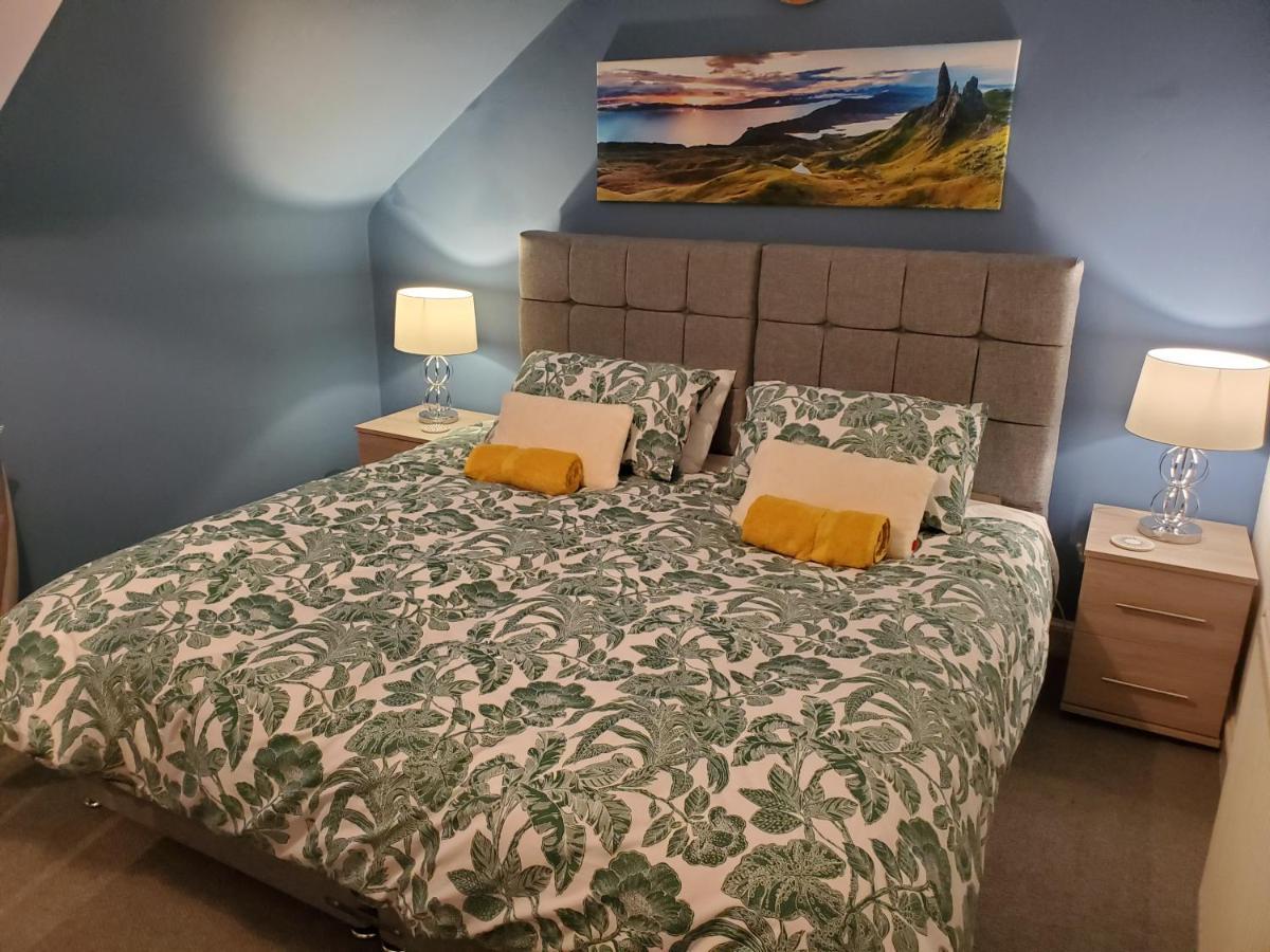 Carvetii - Mayhaven House - Tranquil Cul-De-Sac - 2 Bedrooms, Sleeps 4 Guests Дънфърмлин Екстериор снимка