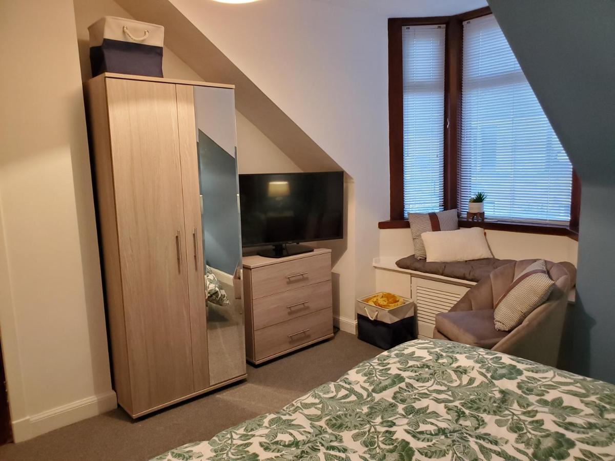 Carvetii - Mayhaven House - Tranquil Cul-De-Sac - 2 Bedrooms, Sleeps 4 Guests Дънфърмлин Екстериор снимка